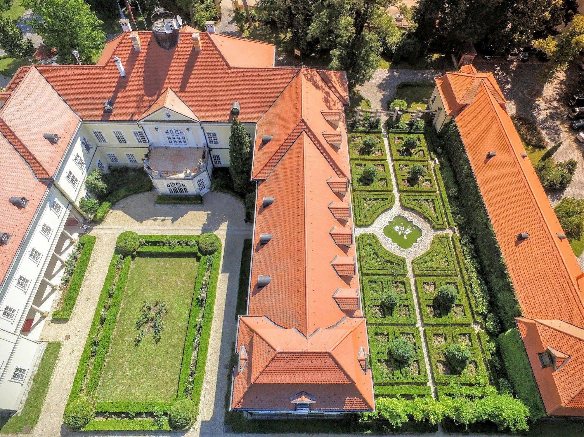 מלון Röjtökmuzsaj Szidonia Castle מראה חיצוני תמונה